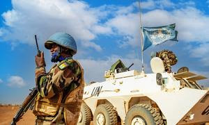 Efectivos de mantenimiento de la paz del contingente nigeriano de MINUSMA patrullan la región de Ménaka, en Mali.