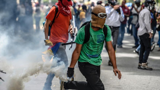 Opositores venezolanos disparan a la prensa para no ser grabados - - HispanTV.com