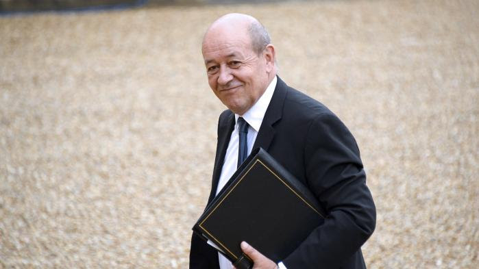 Présidentielle : "Je soutiens Emmanuel Macron, mais je reste socialiste", annonce Jean-Yves Le Drian