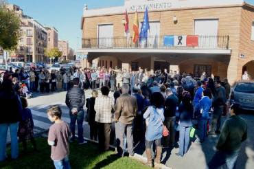 Resultado de imagen de banderas en el balcon del ayuntamiento de azuqueca