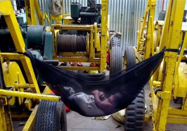 http://www.barnorama.com/wp-content/gallery/sleeping/19.jpg