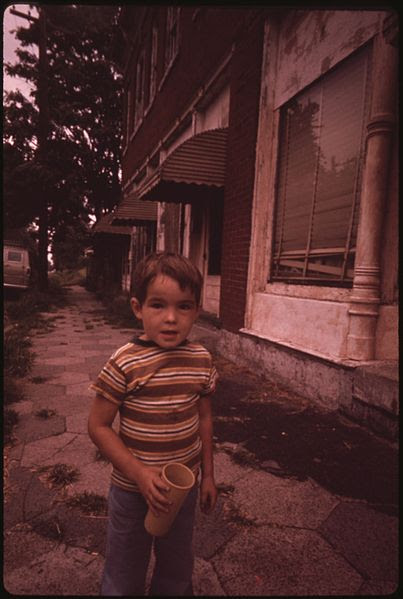 File:MULKY SQUARE, AN ISOLATED, LOW-INCOME AREA ON THE CITY'S WEST SIDE, IS SOON TO BE TORN UP TO MAKE WAY FOR A NEW... - NARA - 553553.jpg