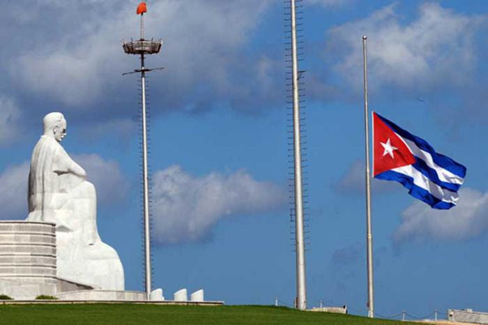 La bandera de uruguay o pabellón nacional (nombre oficial) es uno de los símbolos nacionales de uruguay. Decretan Duelo Oficial Por Fallecimiento Del Emir De Kuwait Cuba Granma Organo Oficial Del Pcc