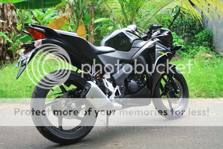  JUAL  CBR  150R thn 2011 akhir kondisi masih 99 Bursa 