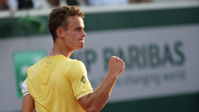 VIDEO. Roland-Garros 2023 : le résumé de la superbe victoire de Luca Van Assche contre Marco Cecchinato