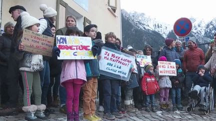Isère : des parents d'élèves s'opposent à une classe unique allant de la maternelle au CM2