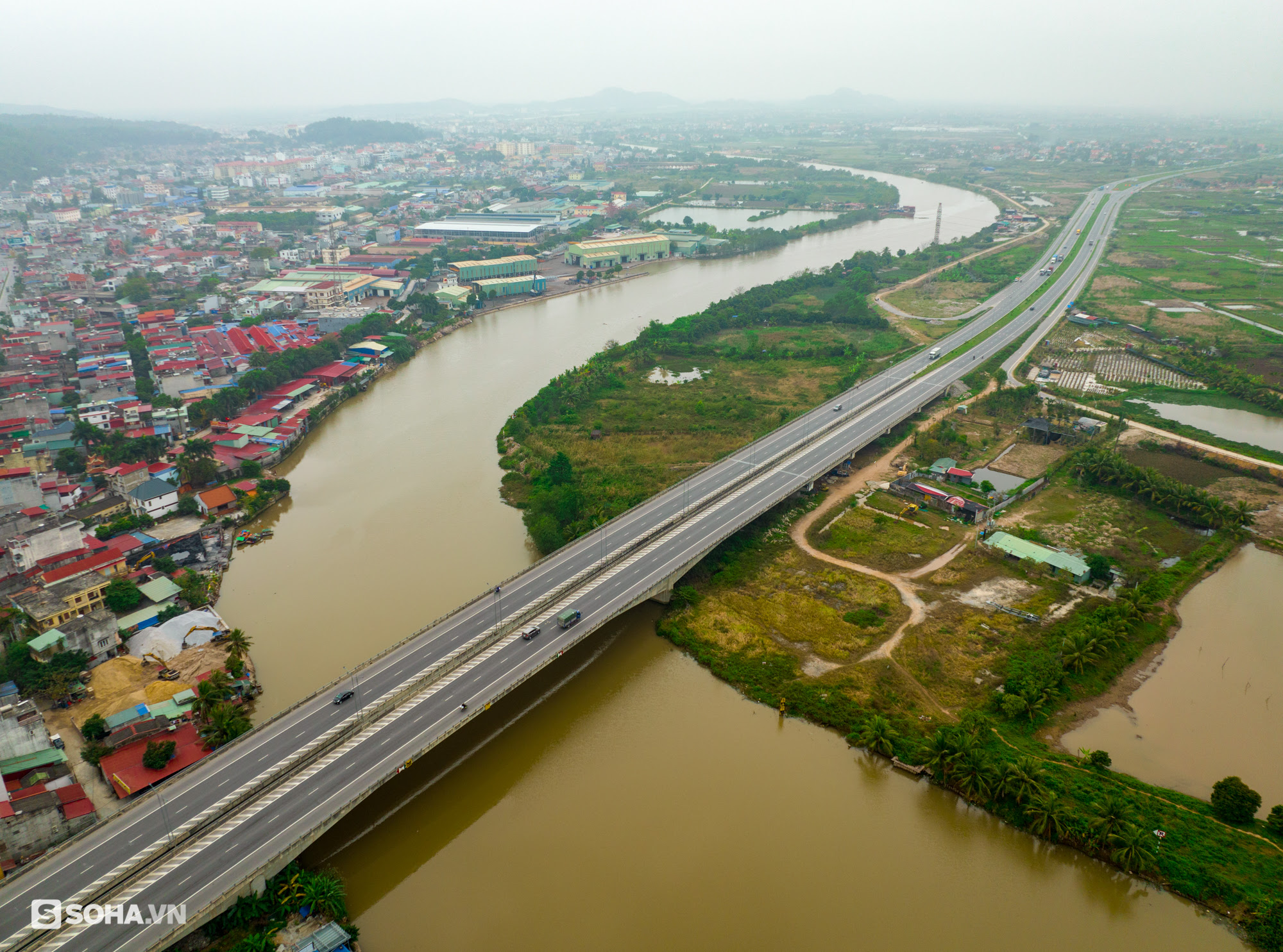 Cận cảnh đại lộ khủng 5.700 tỷ, kết nối Đông - Tây đẹp nhất thành phố hoa phượng đỏ - Ảnh 4.