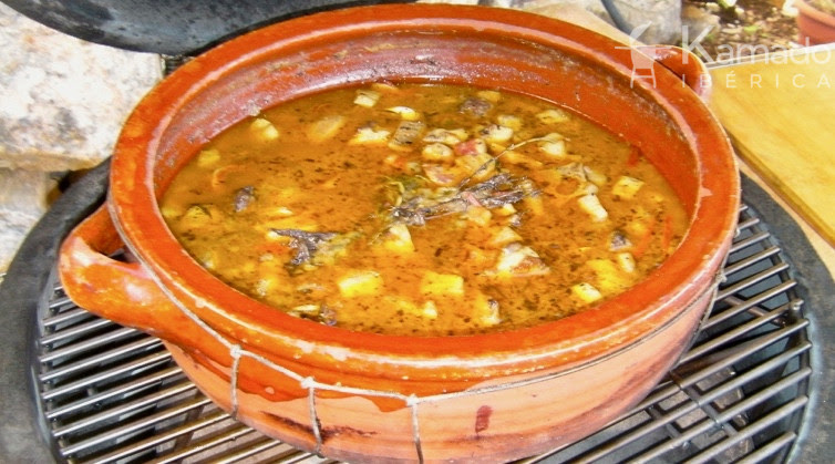 Hinojo seco, hierbabuena, moraduix, apio. Caracoles A La Mallorquina Kamado Iberica