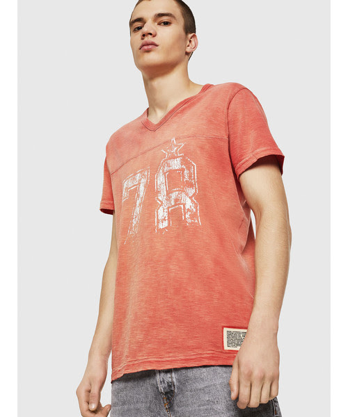 綺麗なオレンジ Tシャツ コーデ メンズ 人気のファッションスタイル