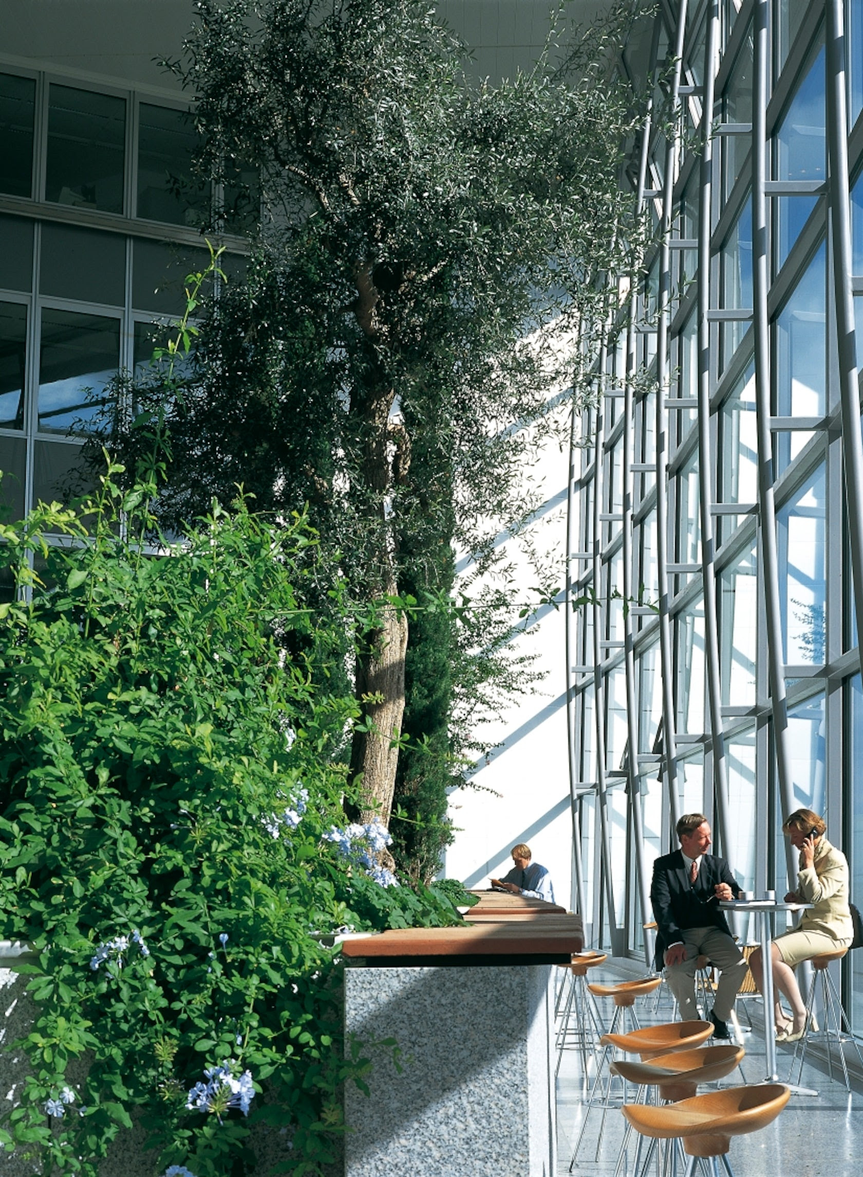 150 years ago the bank was founded with the aim of assisting companies to move into international markets. Commerzbank Headquarters By Foster Partners Architizer