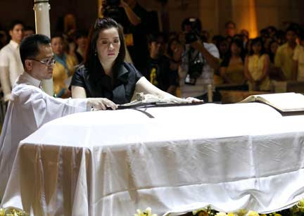 How can we thank you all for your effort to line up despite. Rfi Over 100 000 Brave Rain For Corazon Cory Aquino Funeral