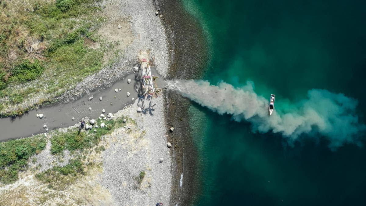 El histórico proyecto que quiere salvar el lago Atitlán pero no gusta a todos