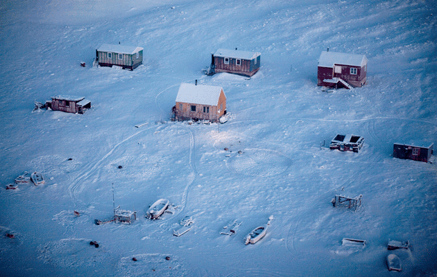 Cottages in Siorapaluk © Andrea Gjestvang/Panos Pictures