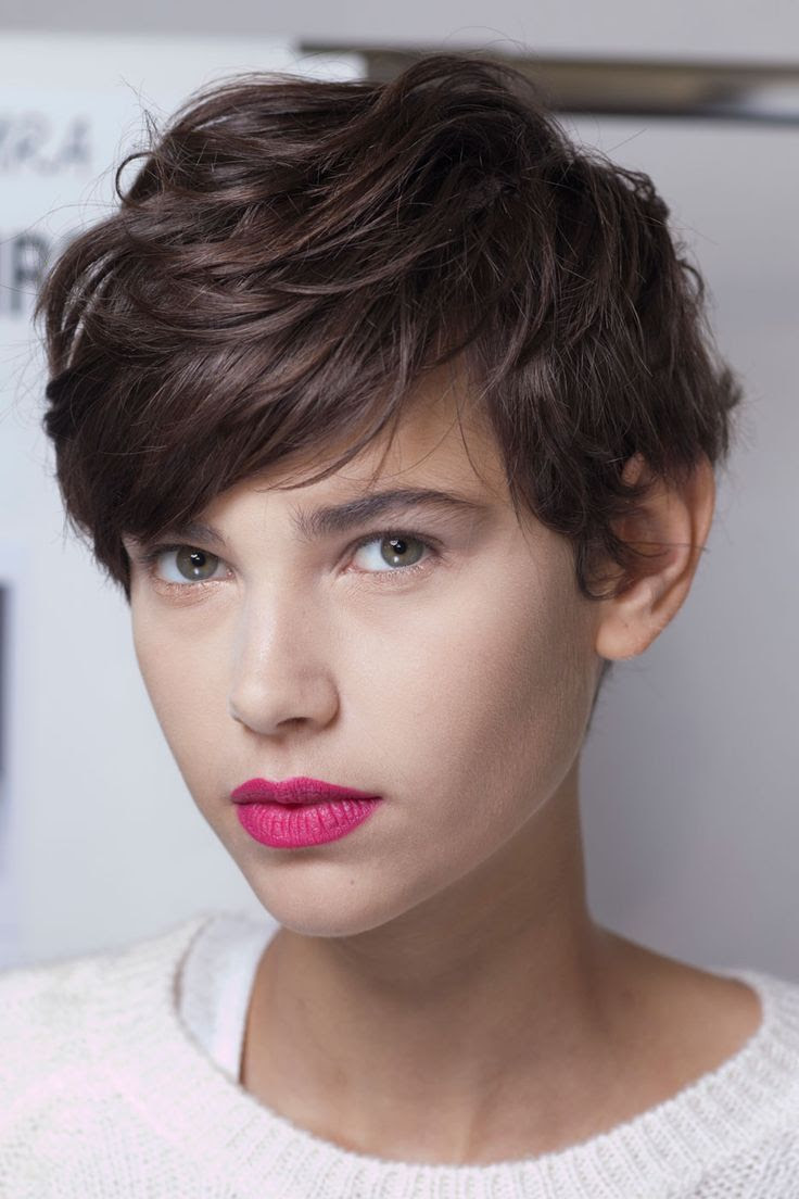 While the desire to chop our hair into a pixie cut always kicks in this time of year, in 2021 the urge is hitting particularly hard. 13 Delicate Short Wavy Hairstyles For 2021 Pretty Designs