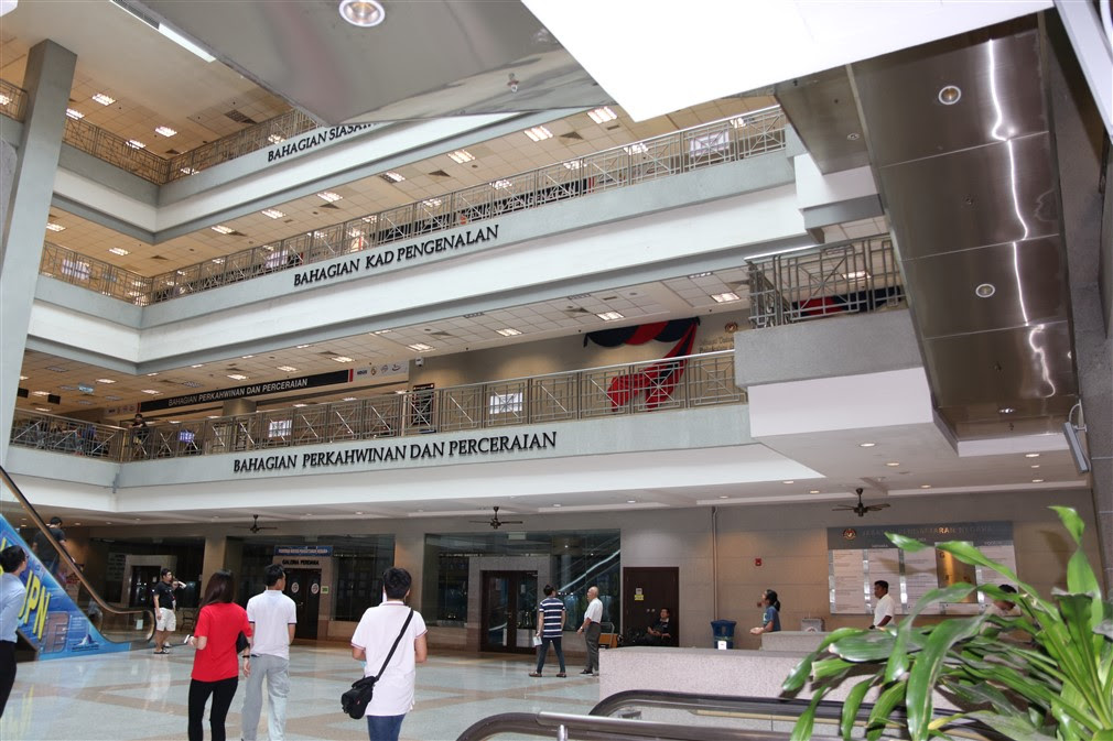 The programme master of public administration deals with the fundamental knowledge of power and resources distributed in the world, and impact of a bachelor (level 6, moh) or equivalent from a institution recognized by the government of malaysia which did not meet the minimum cgpa of 2.50. South Street S Visit At Maybank And Public Administration Center In Malaysia South Street Holdings