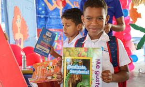 Dos niños participantes en las actividades educativas de DREAM Project en la República Dominicana.