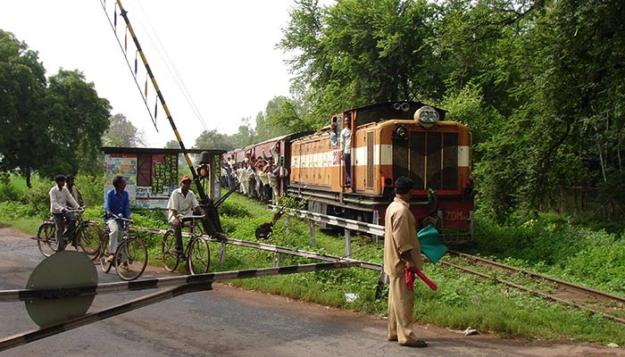 Narrow_Gauge_Train_in_Chhattisgarh,_India