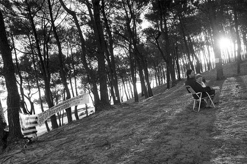 Rúben Bouza y Silvia Ledesma, ayer, en el Parque Punta de Yeguas. 