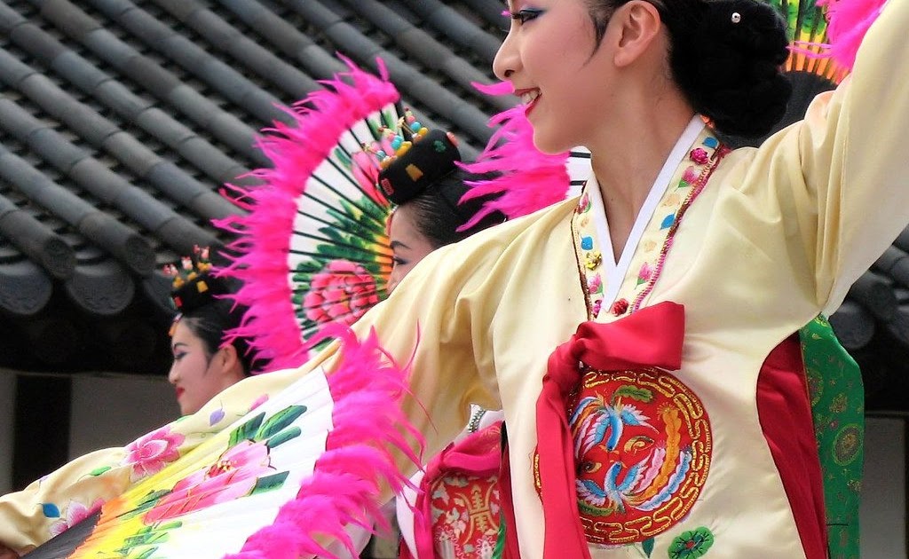 Tari Kipas Berasal  Dari  Negara  Aneka Seni dan Budaya