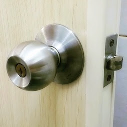 Tombol Pintu