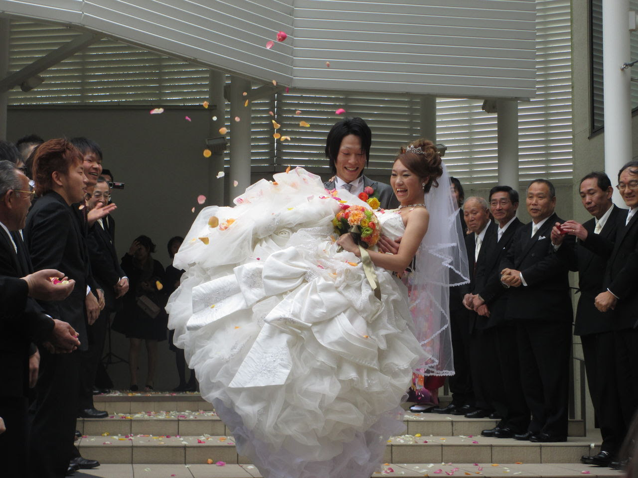 1000以上 お姫様 抱っこ 結婚 式 結婚 式 お姫様 抱っこ 入場