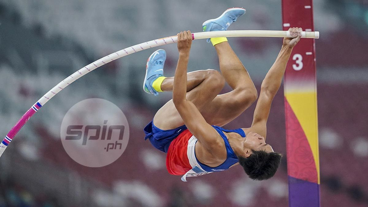 Obiena clinches finals berth in olympic pole vaulting debut. Ej Obiena Passes Olympic Standard Sets Sights On Tokyo 2020