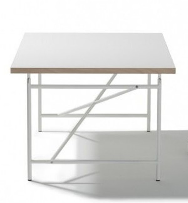 Ein schreibtisch mit verstellbarer tischplatte sorgt neben der gesunden sitzhaltung für mehr passende schreibtischstühle und rollcontainer für kinder finden sie ebenfalls in unserem shop. Ausstellungsstuck Schreibtisch Eiermann Weiss 120 X 70 Cm Www Kids Design De