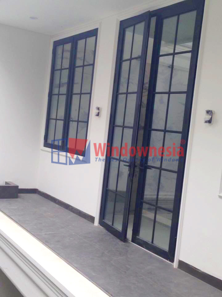 Pintu Aluminium Hitam