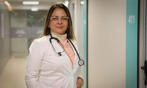 La doctora Maury es una neumóloga venezolana que trabaja en Chile.