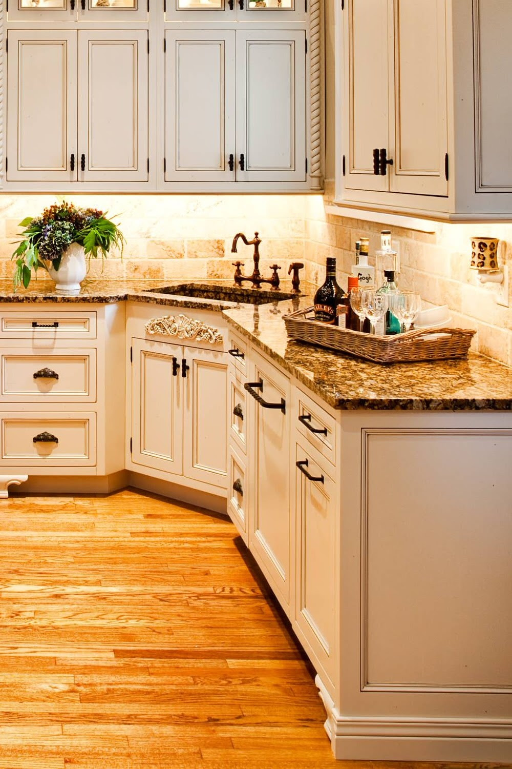 Pictures of top 2021 kitchen designs, diy decor, wall & cabinet colors & remodel tips. 22 Trendy Yellow Granite Kitchen Countertops Ideas