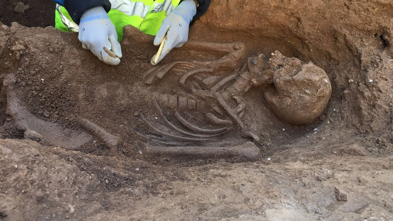 Aparece un esqueleto de hace 1.500 años junto a la catedral de Barcelona