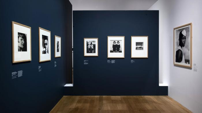 "Noir et blanc" au Grand Palais : l'exposition n'ouvrira pas ses portes, on se console (un peu) avec le catalogue