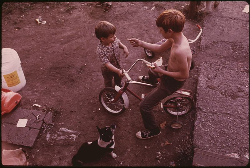 File:CHILDREN PLAY IN MULKY SQUARE, A LOW-INCOME AREA SOON TO BE TORN UP TO MAKE WAY FOR A NEW INTERSTATE HIGHWAY - NARA - 553526.jpg