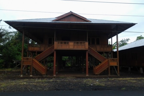 Gambar Desain Rumah Kayu Minahasa Hontoh Panggung Woloan 