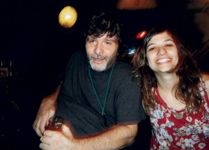 Em 2011, com a namorada, Silvia, na praça Roosevelt, em São Paulo
