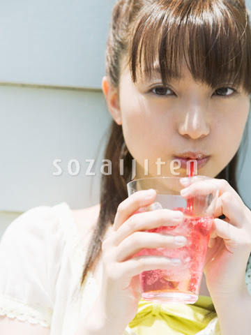 ストロー ジュース 飲む イラスト Ituirasuto