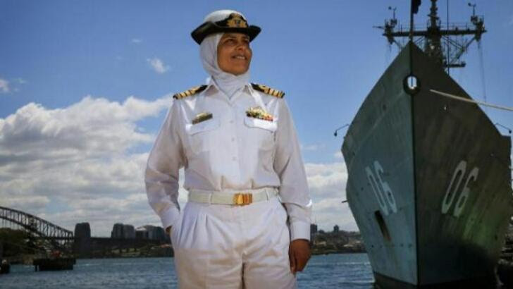Bangkai kapal selam pertama angkatan laut australia itu akhirnya ditemukan setelah pencarian selama 103 tahun. Hebat Wanita Muslim Ini Menjadi Kapten Kapal Perang Australia Riaubook Com