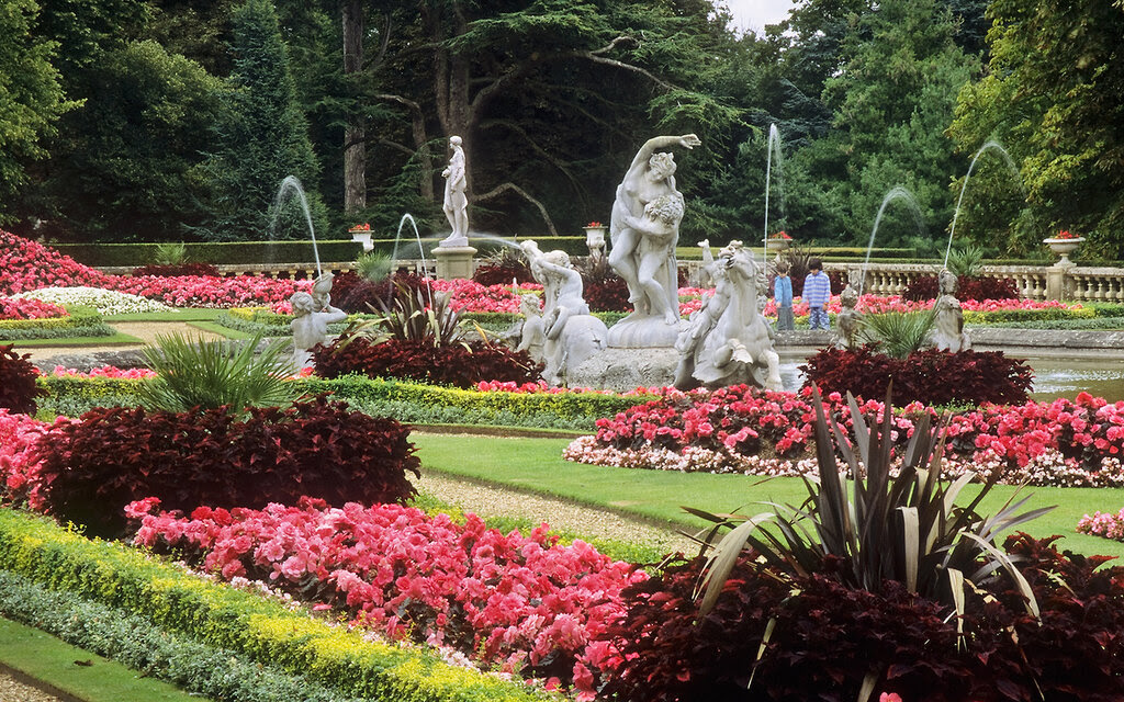 &lt; b&gt;Waddesdon  Manor Gardens, Buckinghamshire, UK: &lt;/b&gt;

This immaculate Victorian garden, surrounding a Renaissance style chateau, is considered to be one of the finest in England. The gardens are home to outstanding seasonal displays of be
