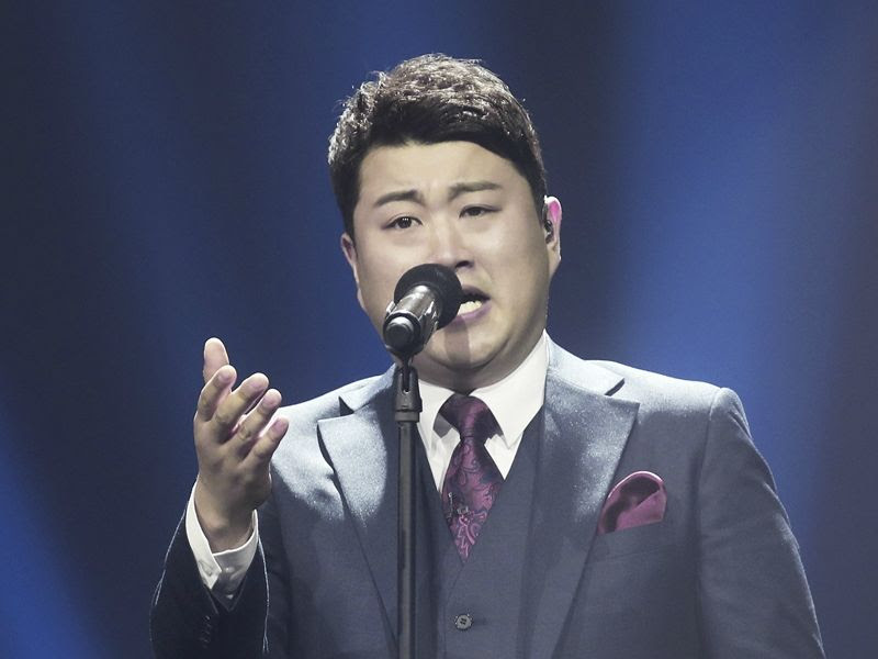 일단 오늘은 진심을 울리는 천상의 목소리를 지니고 계시는 고품격 트롯 킹 바로 김호중을 소개해드리고자 합니다. ë‹¤ì‹œ ë³´ê¸° ë¶ˆë²•ë„ë°• ì¸ì •í•œ ê¹€í˜¸ì¤' ì¸¡ ìž…ìž¥ì— ë‹´ê¸´ ì‚¬ì¡± ë…¸ì»·ë‰´ìŠ¤