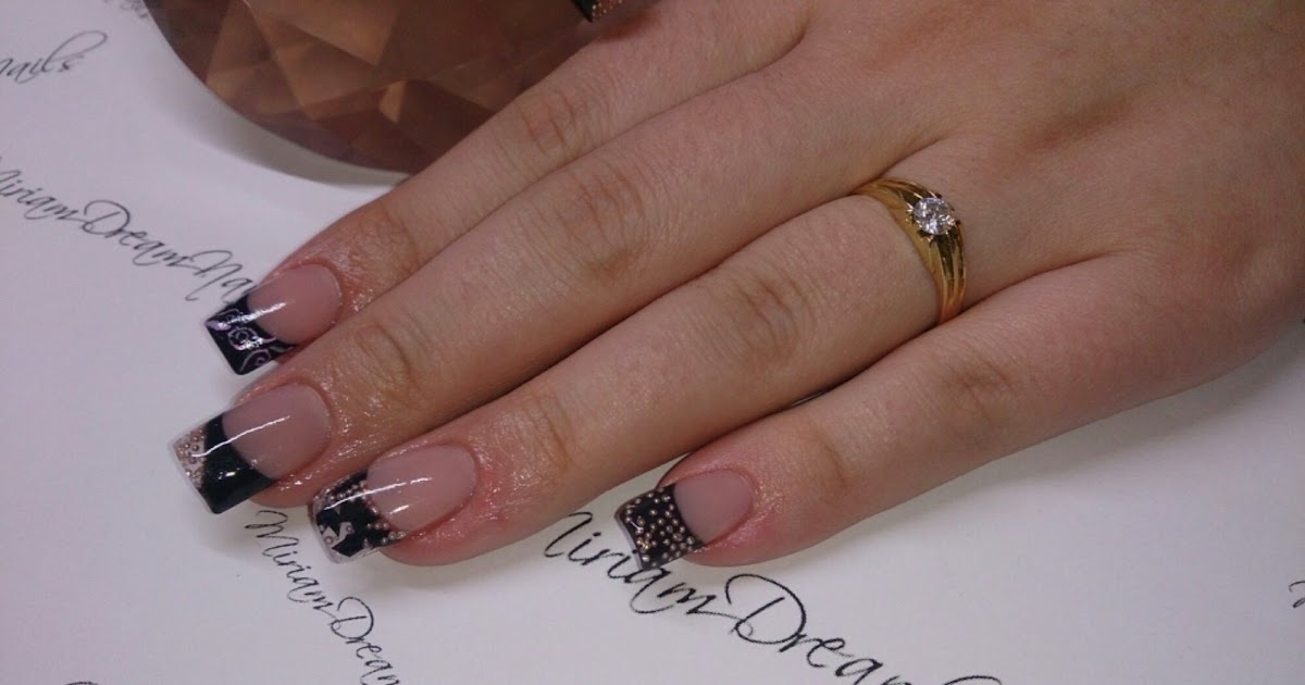 Elegantes Rosa Uñas Acrilicas Negras Con Rosa Palo ...