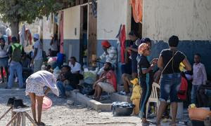 Un grupo de desplazados alojados en una escuela del centro de Puerto Príncipe.