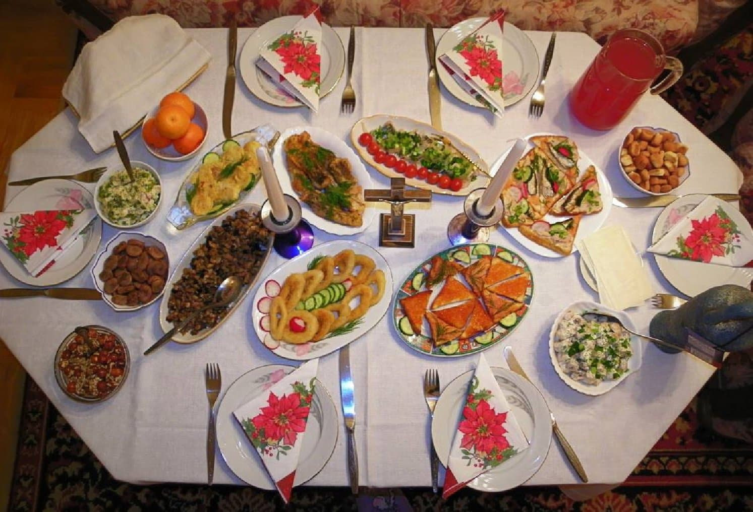 Cocktails, dinner ideas and puddings, all perfect for easy entertaining on christmas eve. 15 Unique Christmas Meals From Around The World Elite Readers