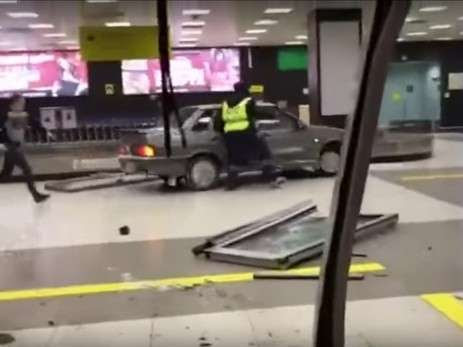 11 мая в казанской гимназии №175 в рф произошла стрельба. Gonki Po Aeroportu Kazani A Esli By Eto Byl Terakt Video Novosti Ruan