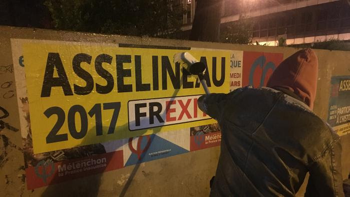 "On fait ce qu'il faut pour qu'il soit partout lors de cette présidentielle" : une nuit avec les colleurs d'affiche d'Asselineau