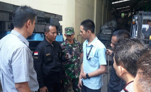 Lemari es atau kulkas sudah menjadi salah satu kebutuhan yang harus dimiliki oleh setiap masyarakat modern. Satgas Citarum Sektor 21 13 Temukan Cairan Merah Di Selokan Pt Kahatex Edupublik Jabar