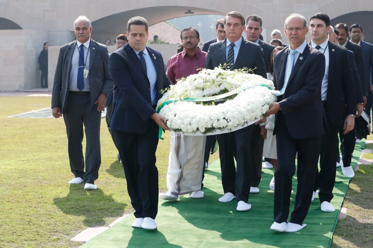 Bolsonaro e Laura participam de homenagem a Gandhi