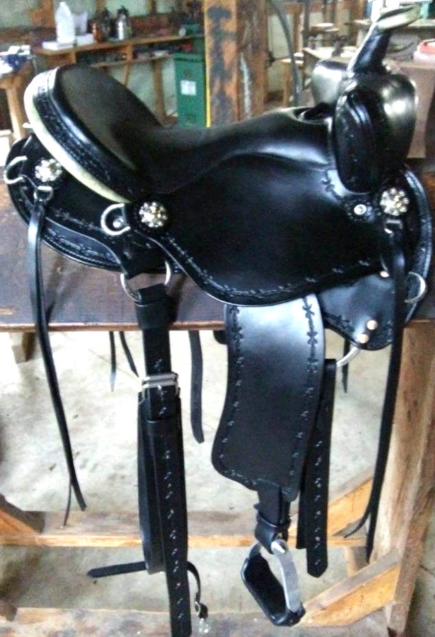 American saddlery and big horn saddlery have hand made close to a million saddles since the 1960's! Mule Saddles For Sale Missouri Mule Company Trail Saddles For Sale