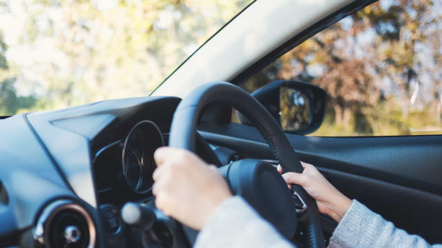 Mulher morre após ser baleada dentro de carro de luxo em São Paulo