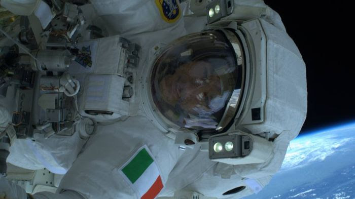 Luca Parmitano dans l'espace, en 2013.