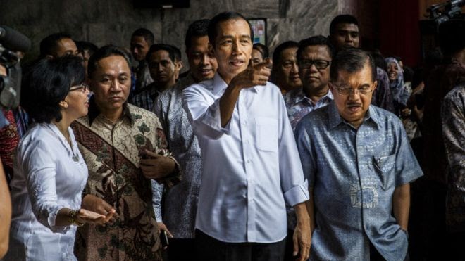 isu penurunan salib di kampung medan